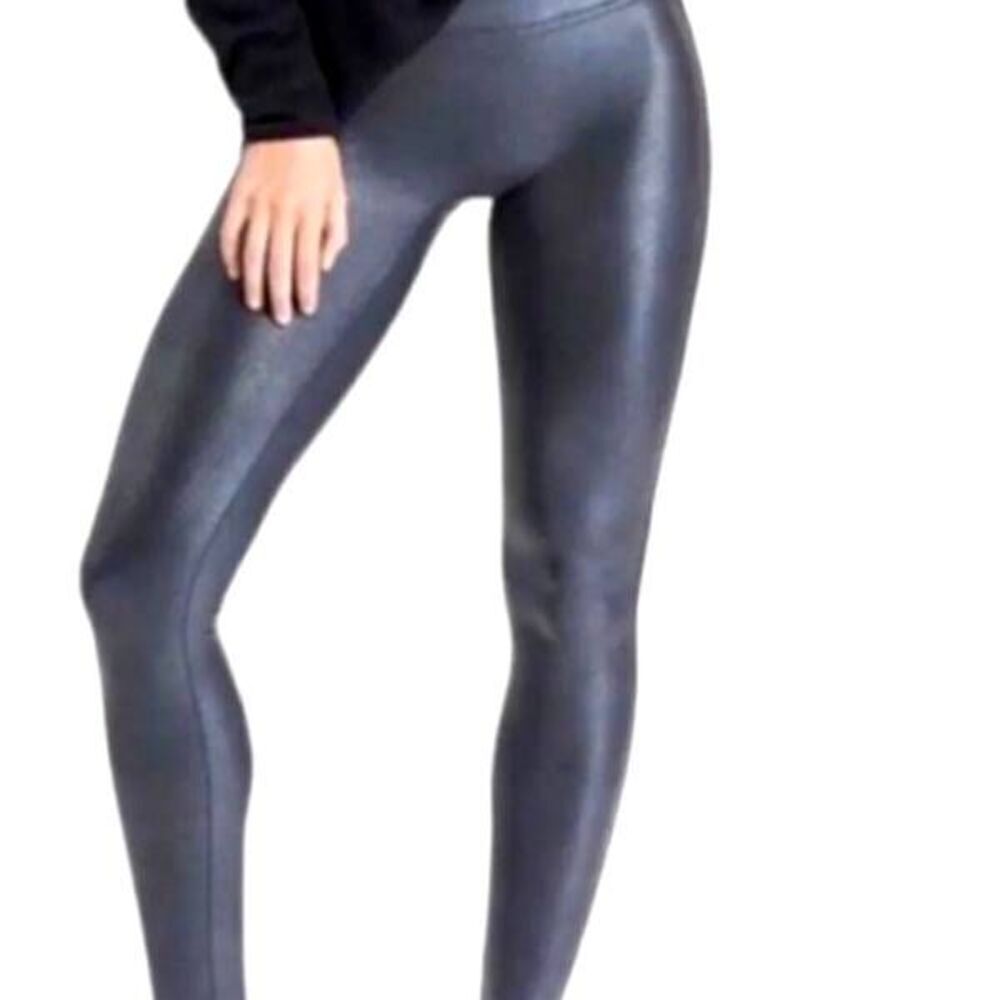 Spanx Faux Leathered Pebble Leggings in Black  Size 1X